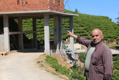 Rizeli bu kez de yolun üzerine ev yaptı