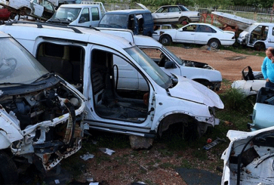 Kaza yapan aracı ‘taksit taksit’ çaldılar