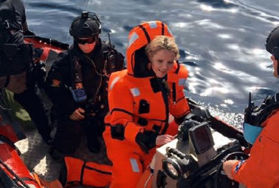 Norveçli bakan denize atlayıp kurtarılmayı bekledi