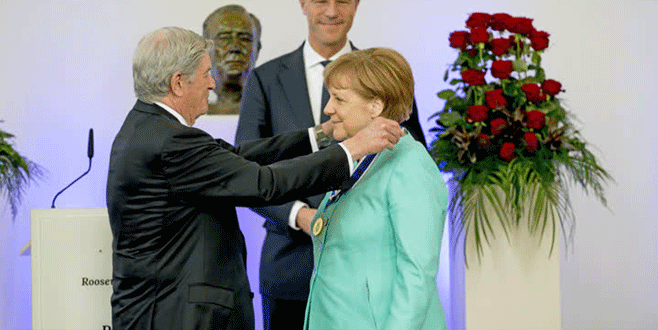 Merkel’e özgürlük ödülü verildi