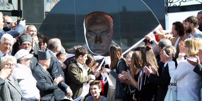 Bursa’da ‘Atatürk anıtı’ açıldı