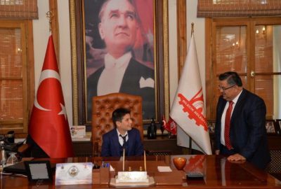 Başkan Yağcı Koltuğunu İlkokul Öğrencisine Devretti