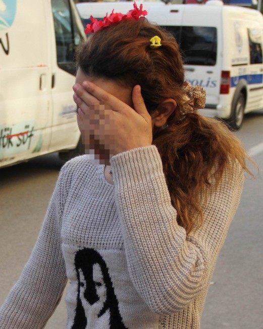 Evden 20 Bin Liralık Ziynet Eşyası Çalan 2 Kişi Yakalandı