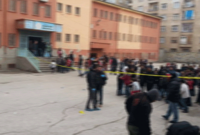 Okul müdürünün odasında pencereden atladı