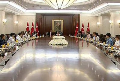 Davutoğlu, koltuğunu Reyhan Nur Ünlü’ye devretti