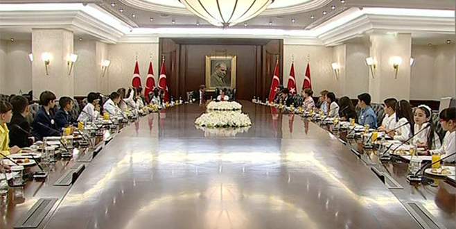 Davutoğlu, koltuğunu Reyhan Nur Ünlü’ye devretti