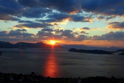 Muğla'nın Marmaris ilçesinde günbatımı, kartpostallık görüntüler ortaya çıkarıyor.