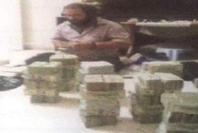 IŞİD’in petrol baronu dolarlarla görüntülenmiş