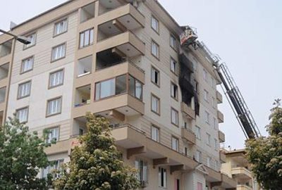 6 katlı apartmanda patlama: 1 ölü, 5 yaralı