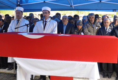 Şehidin tabutu üzerindeki kurşun dikkat çekti