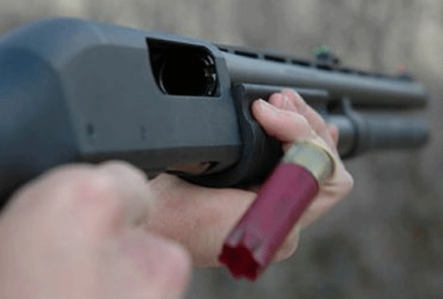 Boşanmak isteyen eşini öldürdü