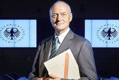 İstihbarat başkanına ‘zorunlu’ emeklilik