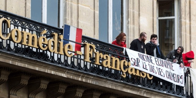 Eylemcilerden tiyatro işgali