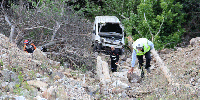 Bursa’da otomobil 50 metrelik uçurumdan uçtu