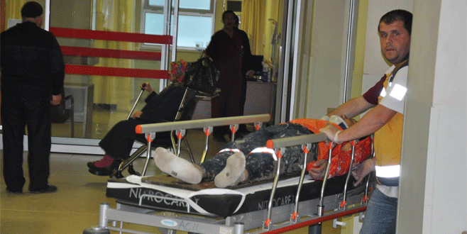 İnşaatın çatısından havuza düştü