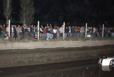 Ceset çıkarılırken böyle izlediler