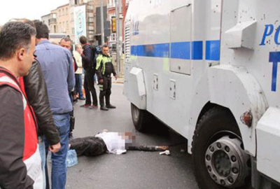 Yaşlı adam bir anda TOMA’nın altında kaldı