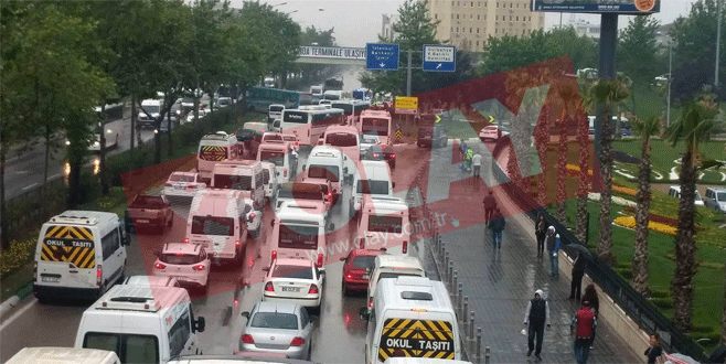 Bursa’da trafiği felç eden kaza!