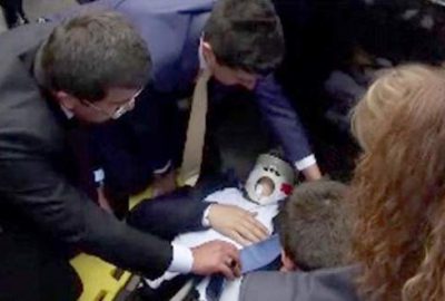 Eski bakanın korumasına Meclis’te otomobil çarptı