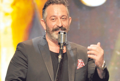 Cem sonunda ödül aldı