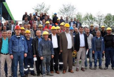 İşçiler daha fazla çalışmak için eylem yaptı!