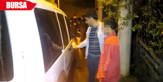 Küçük hırsız girdiği villada mum yakıp şarap içti