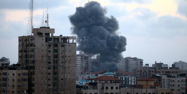 İsrail savaş uçakları Gazze’ye saldırdı