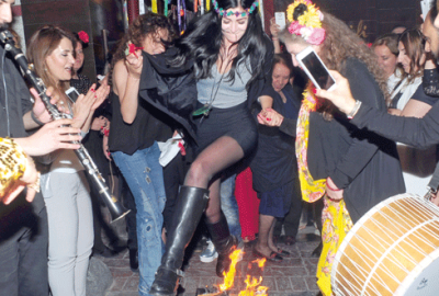 Deniz coştu bir kere