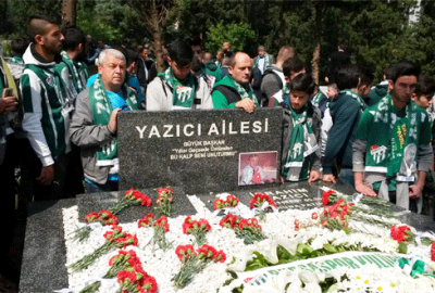 Bursaspor’un efsane başkanı mezarı başında anıldı