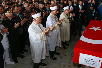 Şehit polis Şara son yolculuğuna uğurlandı
