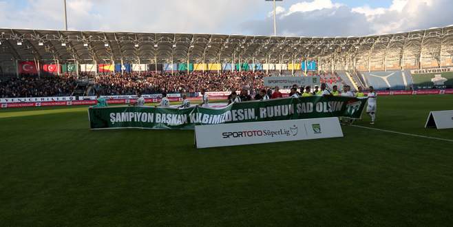 Alkışlanan pankart