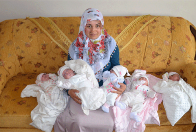 Anneler Günü’nü beşizleriyle kutladı