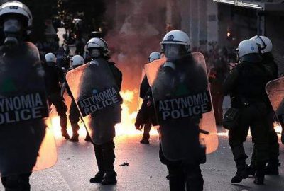 Yunanistan’da polis ve göstericiler çatıştı!