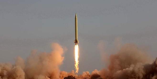 İran’dan balistik füze denemesi