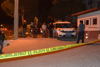 Alkollü sürücü, emniyet binasına çarptı