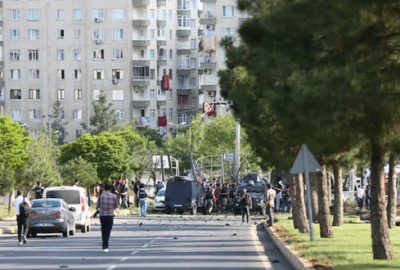 Diyarbakır’da bombalı saldırı: 3 ölü, 12’si polis 45 yaralı
