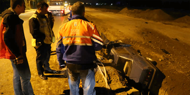 Bursa’da otomobil kanala düştü: 2 yaralı