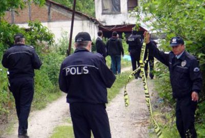 Üç kardeş babalarını öldürüp ağaç altına gömmüş