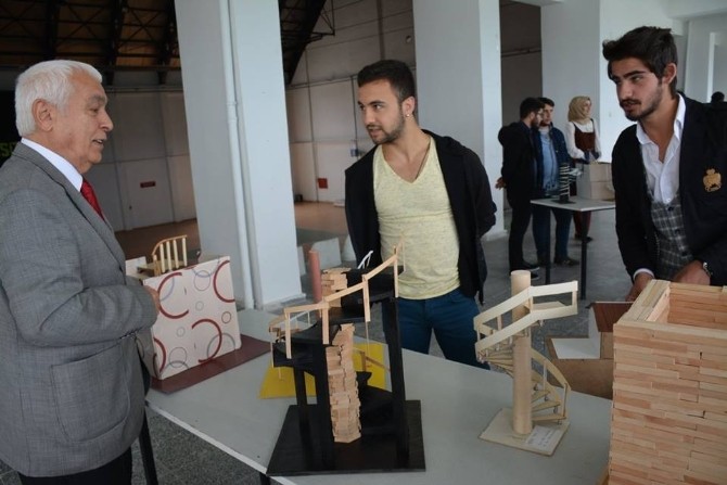 Öğrencilerden Mimari Maket Sergisi Öğrencilerden Mimari Maket Sergisi