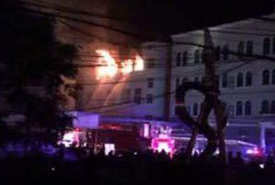 Savaş uçağı, fabrikanın üzerine düştü