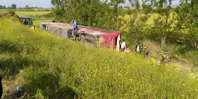 Tur otobüsü devrildi: 5 ölü, 40 yaralı