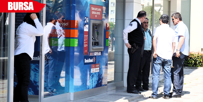 Sahte polislere inandı, kredi çekti