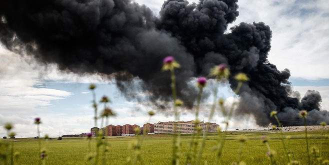 Lastik mezarlığında yangın!