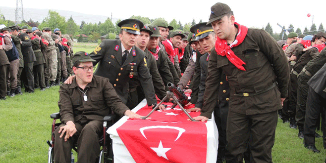 Bursa’da engelli gençlerin askerlik sevinci