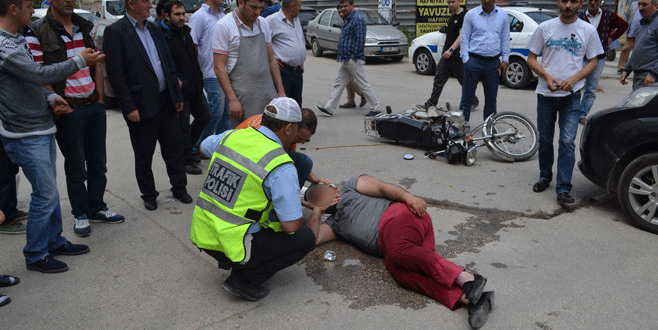 Araçla çarpışan motosiklet sürücüsü yaralandı