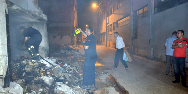 Bursa’da metruk binada korkutan yangın!
