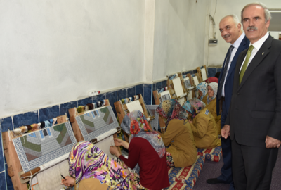 Çapa tutan eller Bursa ipeğine hayat veriyor