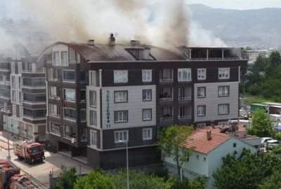 Bursa’da feci yangın: 3 dubleks ev ve 1 çatı…