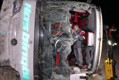 Otobüs şarampole yuvarlandı: 30 yaralı