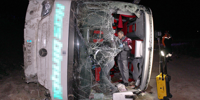 Otobüs şarampole yuvarlandı: 30 yaralı